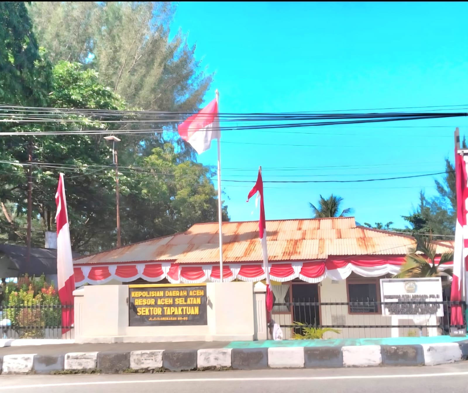 POLSEK TAPAKTUAN